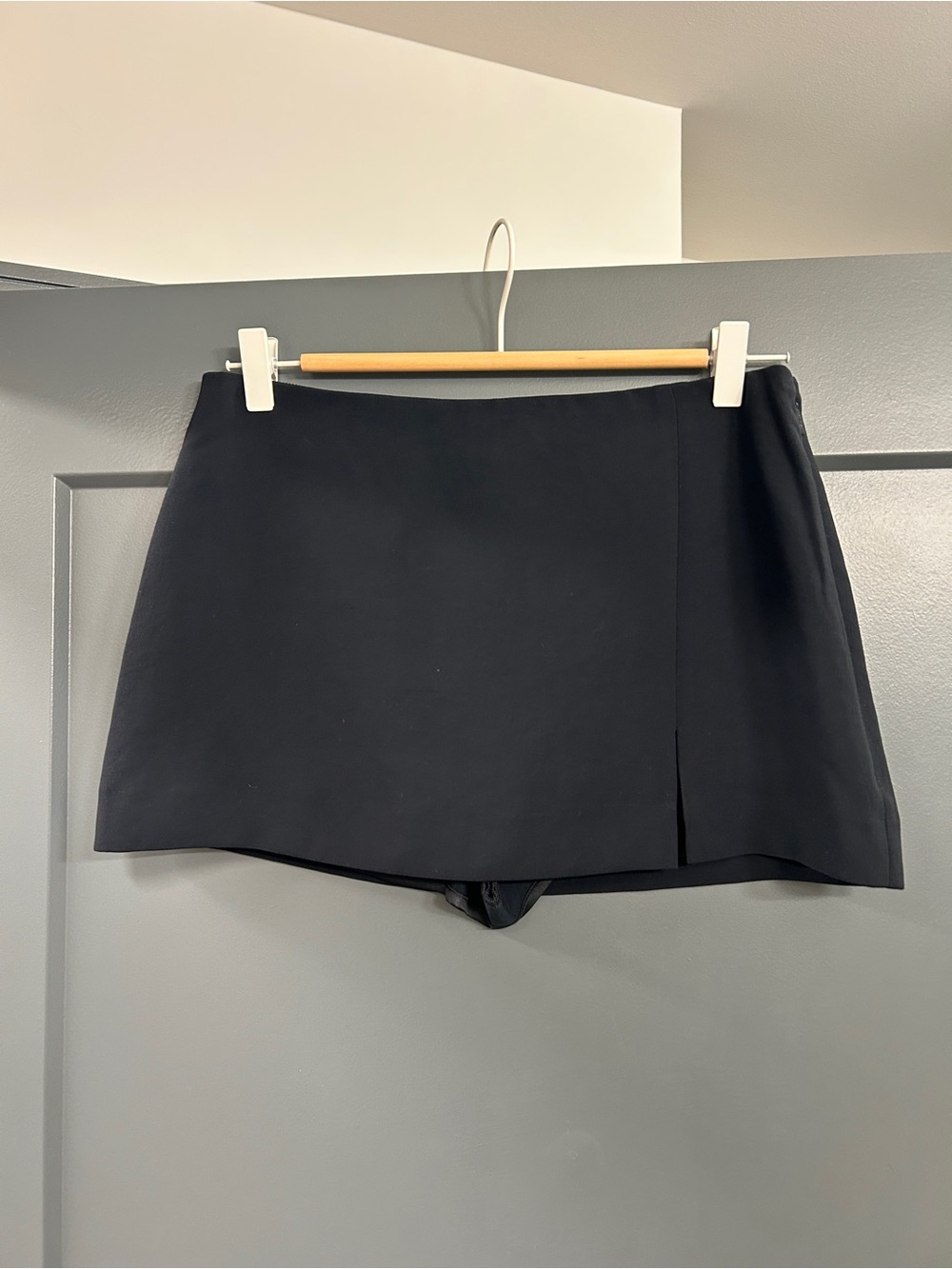 Aritzia Daphne Skort